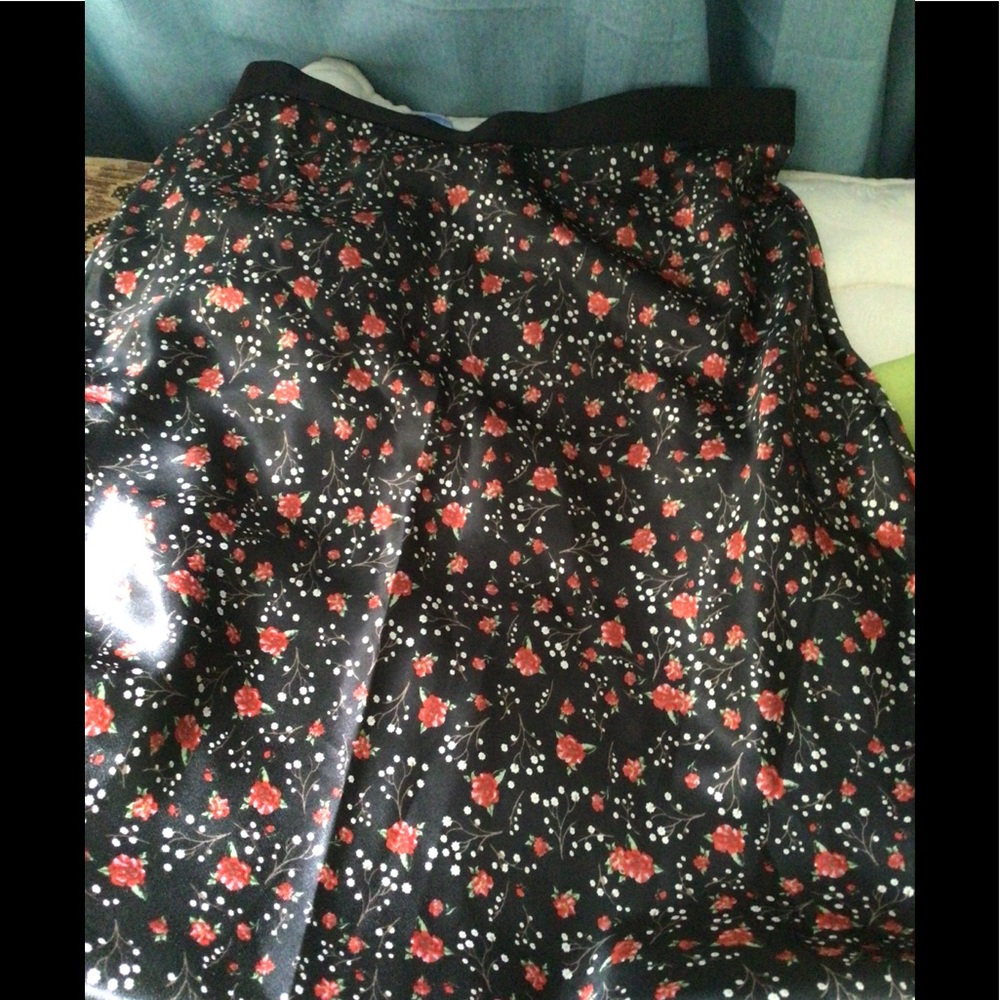 Victoria Secret Silky Soft Skirts. Tie Dye Look or Black Floral. Elastic Waist - Picture 7 of 10